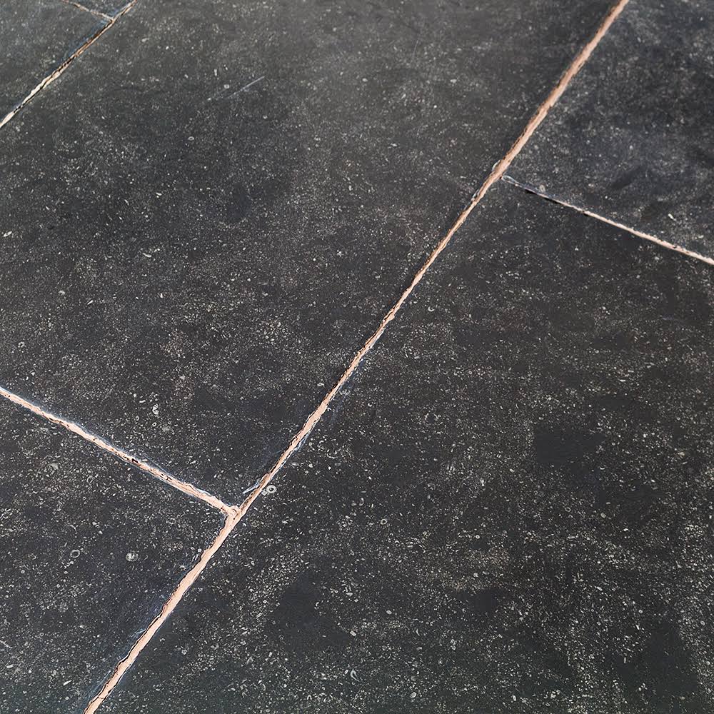 Black Bush Hammered Marble Tile P938225