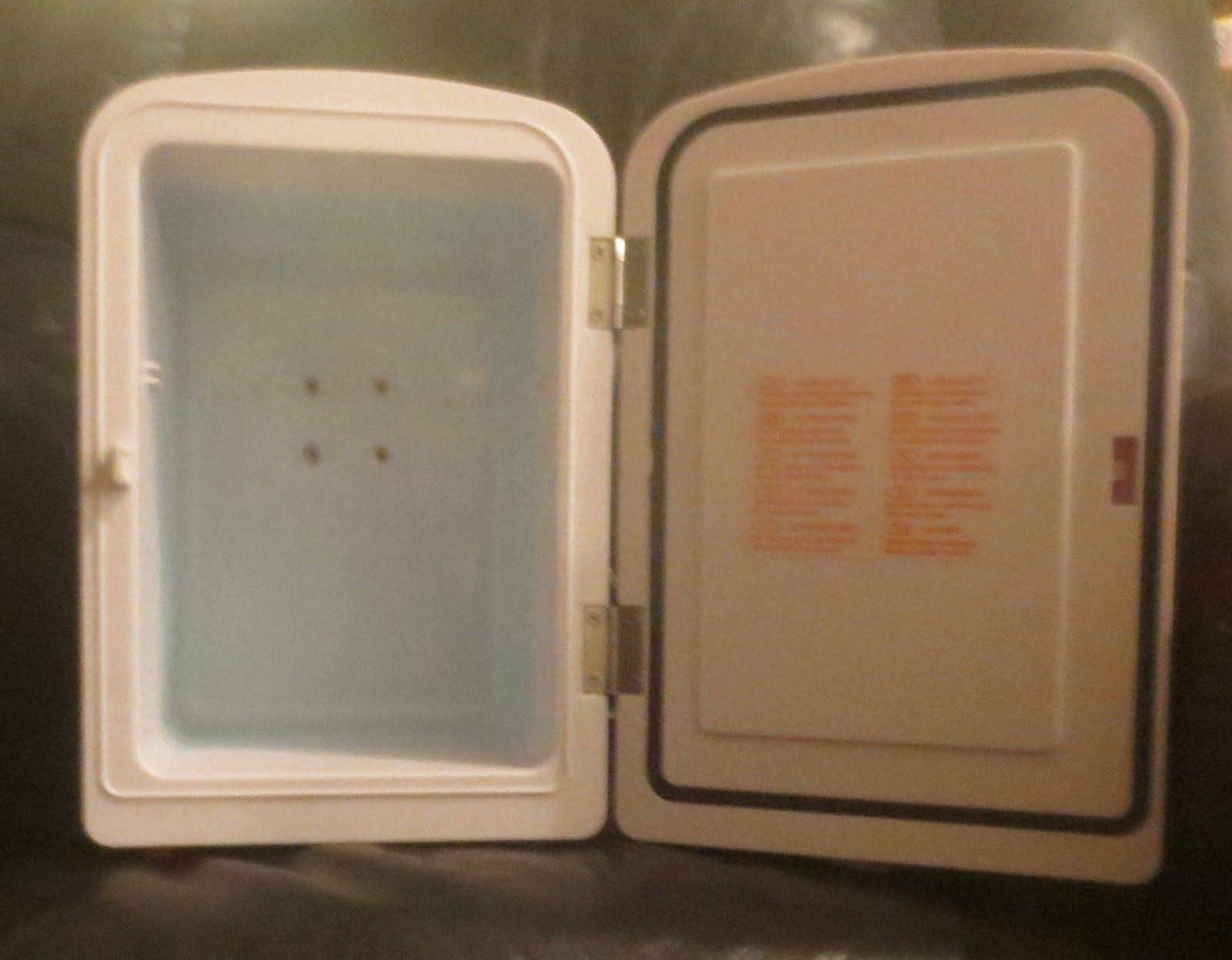 Mini Compact Retro Fridge I142