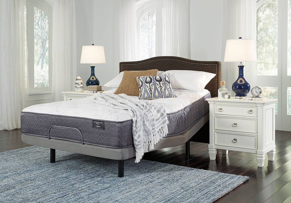 Plush Full Mattress - White Y7379