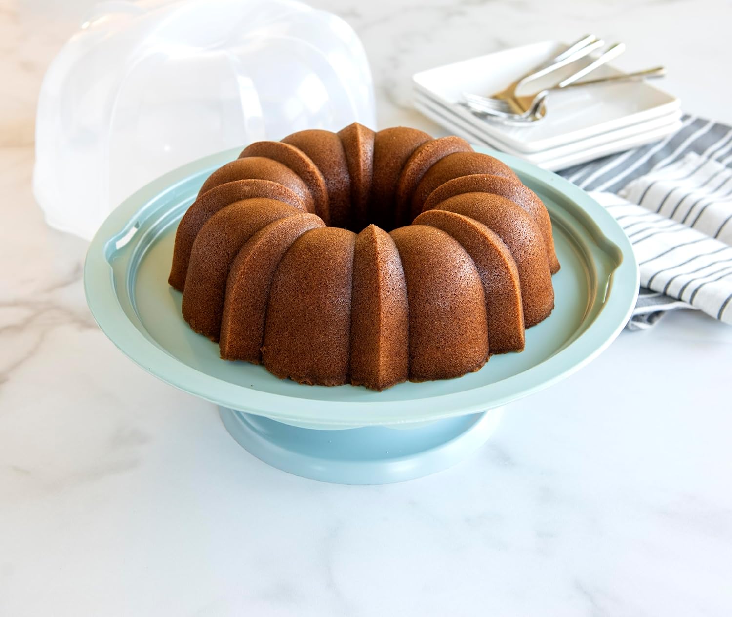 Clear Bundt Cake Stand with Locking Lid V422