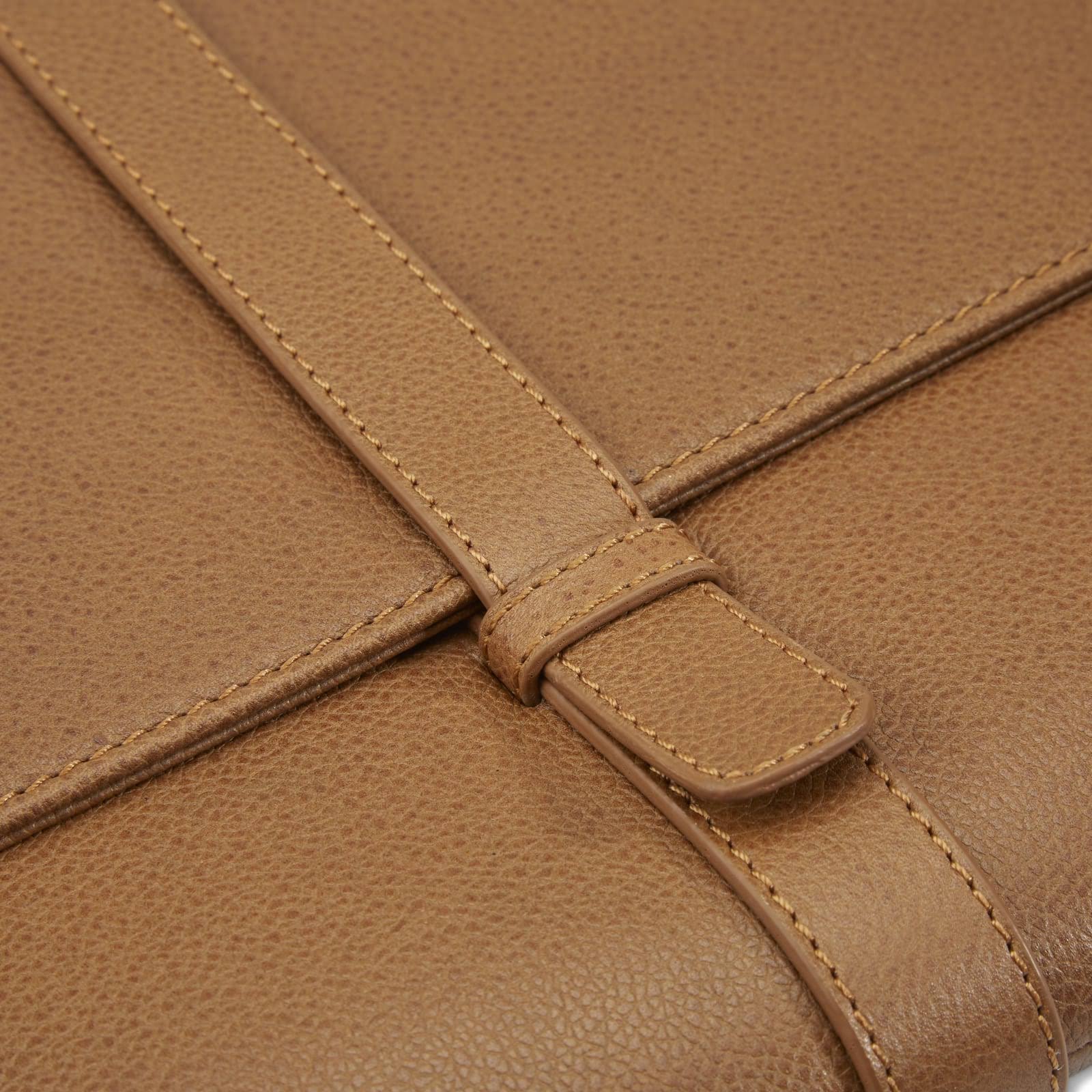 Leather 9.7" Tablet Case E597192