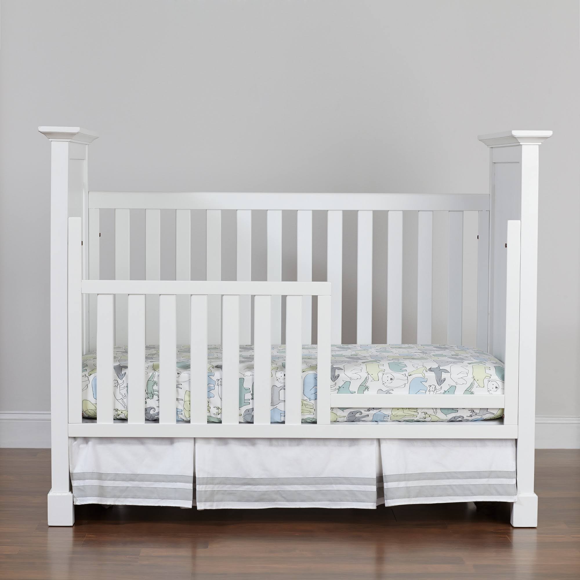 White 3-in-1 Convertible Crib M67179