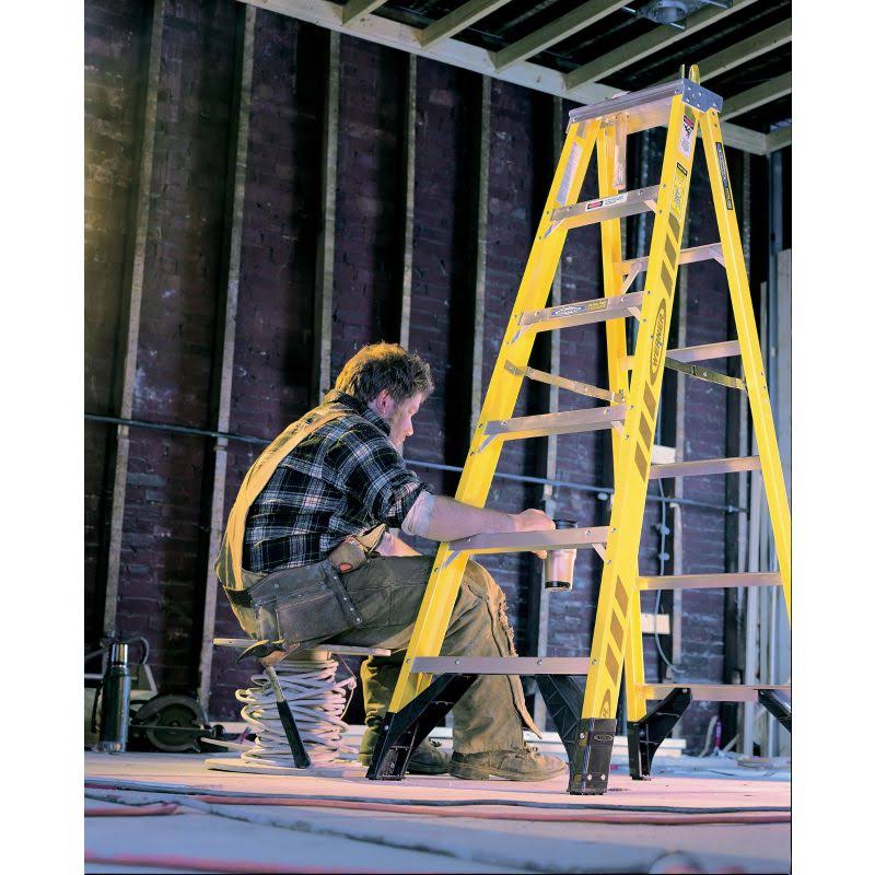 5 ft. Type IAA Fiberglass Step Ladder with Shelf K536