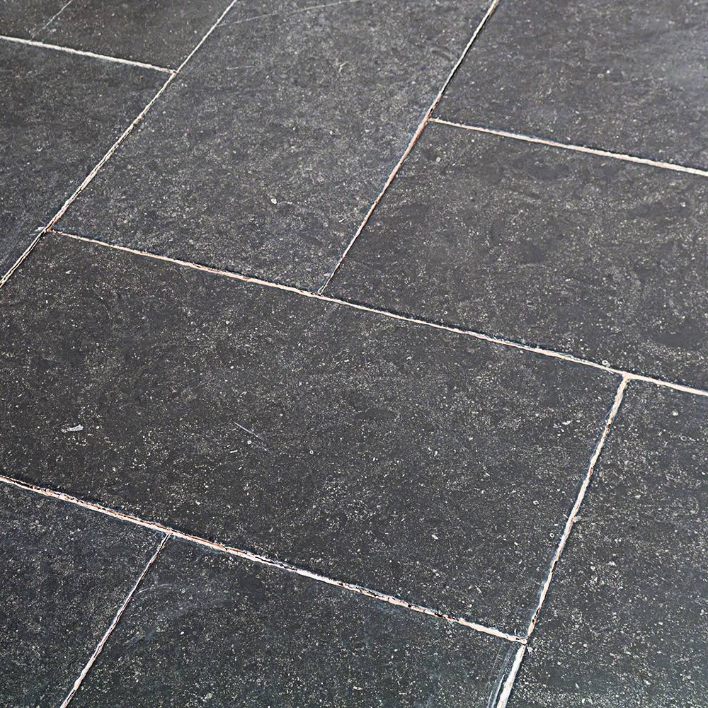 Black Bush Hammered Marble Tile P938225