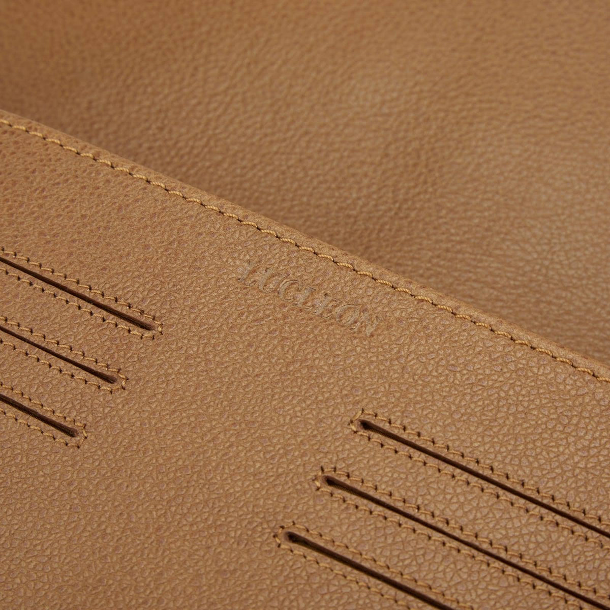 Leather 9.7" Tablet Case E597192