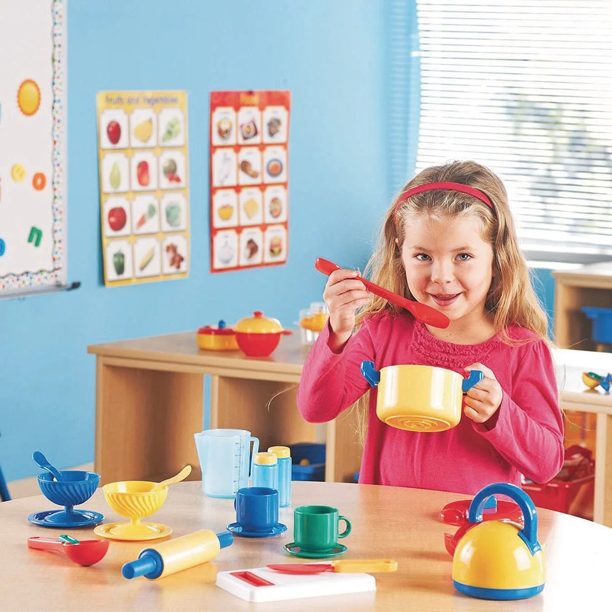 Pretend and Play Kitchen Set Y820390