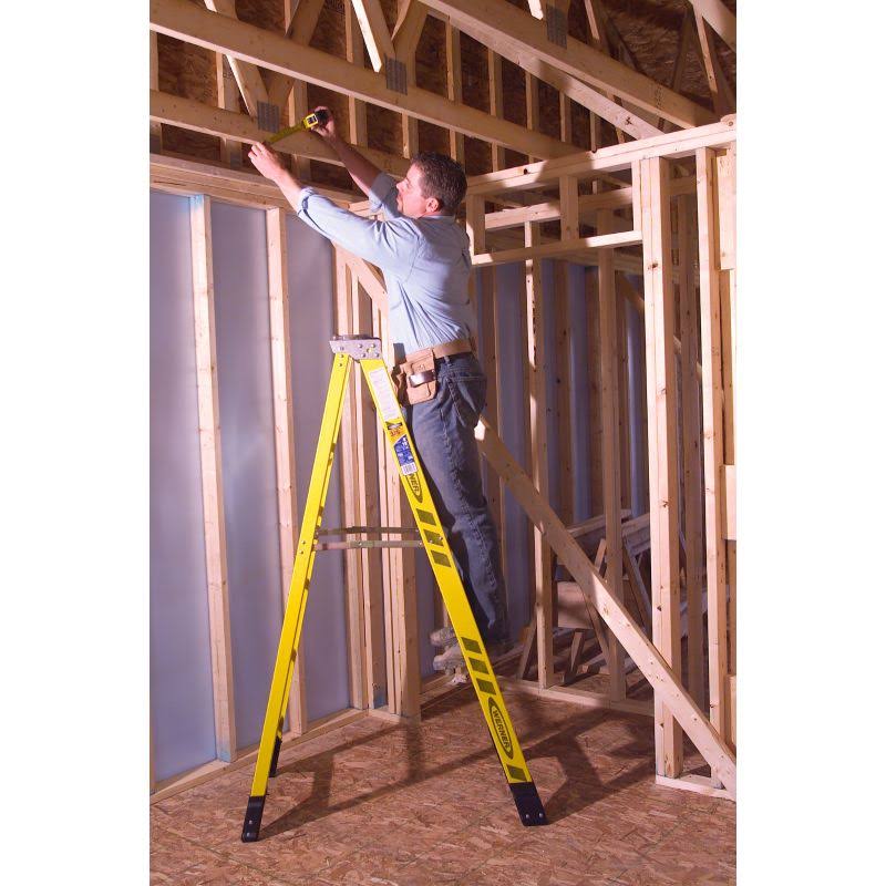 5 ft. Type IAA Fiberglass Step Ladder with Shelf K536